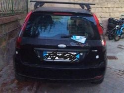 Nero Usata 2002 Ford Fiesta Ambiente Tre volumi | 400 € (Super prezzo)