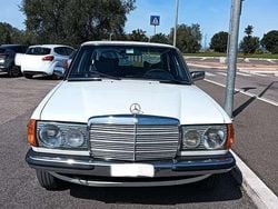 Bianco Usata 1982 Mercedes 240 Tre volumi | 11.000 €