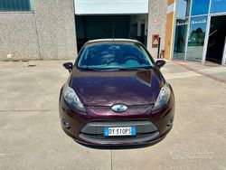 Rosso Usata 2009 Ford Fiesta Titanium Tre volumi | 3900 € (Buon prezzo)