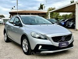 Argento Usata 2015 Volvo V40 CC Momentum Station wagon | 7900 € (Buon prezzo)