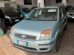 Usata 2003 Ford Fusion Tre volumi | 750 € (Ottimo prezzo)