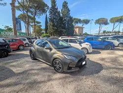 Grigio(met.) Usata 2021 Toyota Yaris Trend Tre volumi | 15.800 € (Ottimo prezzo)