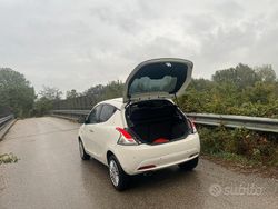 Bianco Usata 2017 Lancia Ypsilon Due volumi | 8999 € (Molto cara)