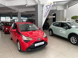 Rosso Usata 2021 Toyota Aygo Business Edition Due volumi | 11.500 € (Buon prezzo)