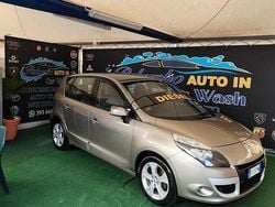 Oro Usata 2011 Renault Scénic III Luxe Monovolume | 4299 € (Buon prezzo)