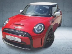 Rosso / pastello Usata 2021 Mini Cooper SE Classic Due volumi | 15.500 € (Buon prezzo)