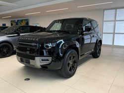 Santorini black Usata 2024 Land Rover Defender SE Dynamic SUV | 76.900 € (Buon prezzo)
