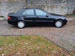 Usata 2001 Mercedes C200 Classic Tre volumi | 3000 € (Buon prezzo)