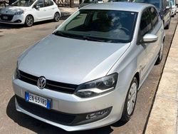 Argento Usata 2013 VW Polo Comfortline Tre volumi | 8000 € (Buon prezzo)