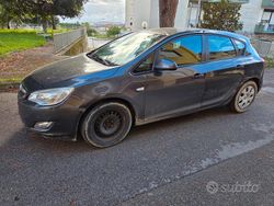 Grigio Usata 2012 Opel Astra Tre volumi | 2300 € (Super prezzo)