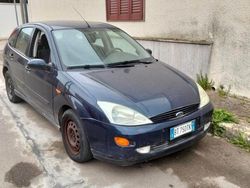 Blu Usata 2001 Ford Focus Tre volumi | 900 € (Ottimo prezzo)
