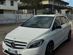 Bianco Usata 2012 Mercedes 180 Tre volumi | 10.700 € (Cara)