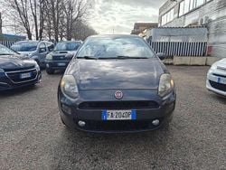 Grigio Usata 2015 Fiat Punto Lounge Tre volumi | 4950 € (Buon prezzo)