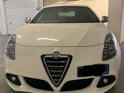 Bianco Usata 2012 Alfa Romeo Giulietta Distinctive Tre volumi | 8500 € (Buon prezzo)