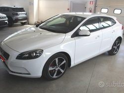 Bianco Usata 2016 Volvo V40 Business Edition Station wagon | 13.900 € (Cara)