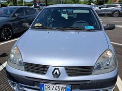 Usata 2004 Renault Clio II Tre volumi | 1000 € (Super prezzo)