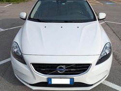 Bianco Usata 2015 Volvo V40 Kinetic Tre volumi | 8000 € (Buon prezzo)