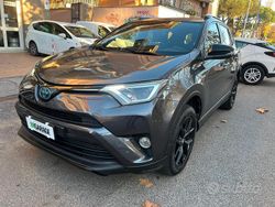 Grigio Usata 2018 Toyota RAV4 Hybrid SUV | 17.800 € (Buon prezzo)