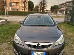 Usata 2010 Opel Astra Cosmo Tre volumi | 4500 € (Buon prezzo)