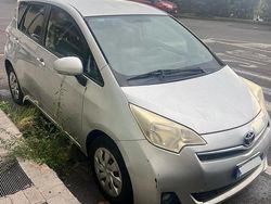 Grigio Usata 2012 Toyota Verso-S Tre volumi | 3900 € (Super prezzo)