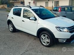 Bianco Usata 2017 Dacia Sandero Ambiance Tre volumi | 7950 € (Buon prezzo)