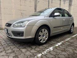 Grigio Usata 2006 Ford Focus Tre volumi | 1990 € (Buon prezzo)