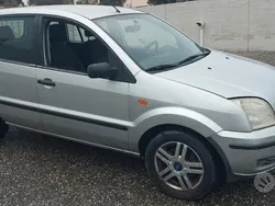 Usata 2005 Ford Fusion Due volumi | 900 € (Super prezzo)