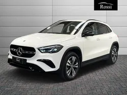 Argento Nuova 2025 Mercedes GLA200 SUV | 47.300 € (Buon prezzo)