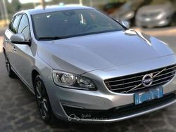 Argento / metallizzato Usata 2017 Volvo V60 Momentum Station wagon | 13.900 € (Cara)
