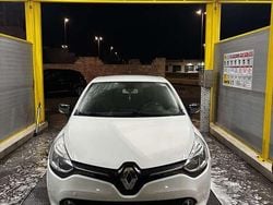 Usata 2015 Renault Clio IV Dynamique Tre volumi | 8500 € (Buon prezzo)