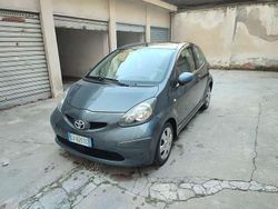 Grigio Usata 2005 Toyota Aygo Due volumi | 2800 € (Buon prezzo)