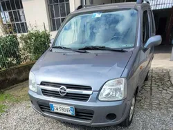 Grigio Usata 2005 Opel Agila Edition Due volumi | 3500 € (Molto cara)