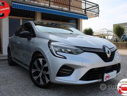 Grigio Usata 2023 Renault Clio V Evolution Tre volumi | 13.900 € (Buon prezzo)