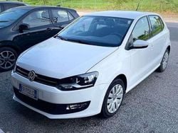 Usata 2013 VW Polo Comfortline Tre volumi | 7500 € (Buon prezzo)