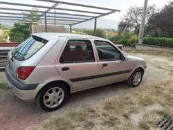 Usata 2002 Ford Fiesta Due volumi | 1000 € (Buon prezzo)