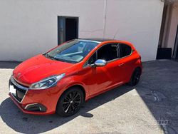 Arancione Usata 2015 Peugeot 208 Allure Due volumi | 4500 € (Buon prezzo)