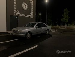 Grigio Usata 1996 Mercedes E220 Tre volumi | 2600 €