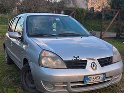 Grigio Usata 2009 Renault Clio II Due volumi | 1900 €