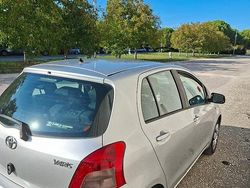 Grigio Usata 2008 Toyota Yaris Tre volumi | 3700 € (Ottimo prezzo)