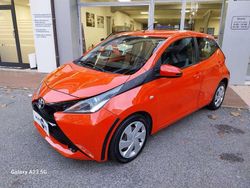 Arancione Usata 2015 Toyota Aygo X-play Due volumi | 6900 € (Buon prezzo)