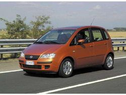 Argento Usata 2011 Fiat Idea Emotion Monovolume | 3900 € (Buon prezzo)