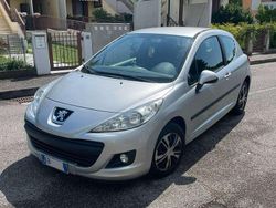Argento Usata 2010 Peugeot 207 Tre volumi | 4200 € (Buon prezzo)