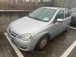 Argento Usata 2005 Opel Corsa Tre volumi | 1350 € (Buon prezzo)