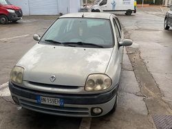 Grigio Usata 1999 Renault Clio II Tre volumi | 700 €