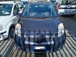 Grigio Usata 2009 Toyota Yaris Tre volumi | 4300 € (Buon prezzo)