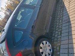 Nero Usata 2005 Citroën C4 Tre volumi | 2900 € (Molto cara)
