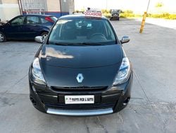 Nero Usata 2011 Renault Clio II Tre volumi | 5300 € (Molto cara)