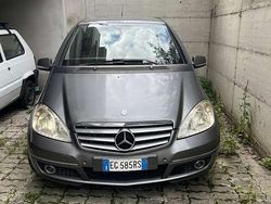 Grigio Usata 2010 Mercedes A150 Tre volumi | 3500 €