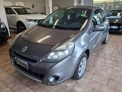 Grigio Usata 2010 Renault Clio II Tre volumi | 2300 € (Super prezzo)