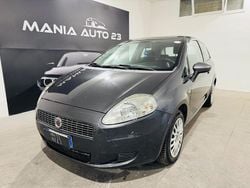 Grigio Usata 2009 Fiat Grande Punto Due volumi | 2490 € (Ottimo prezzo)